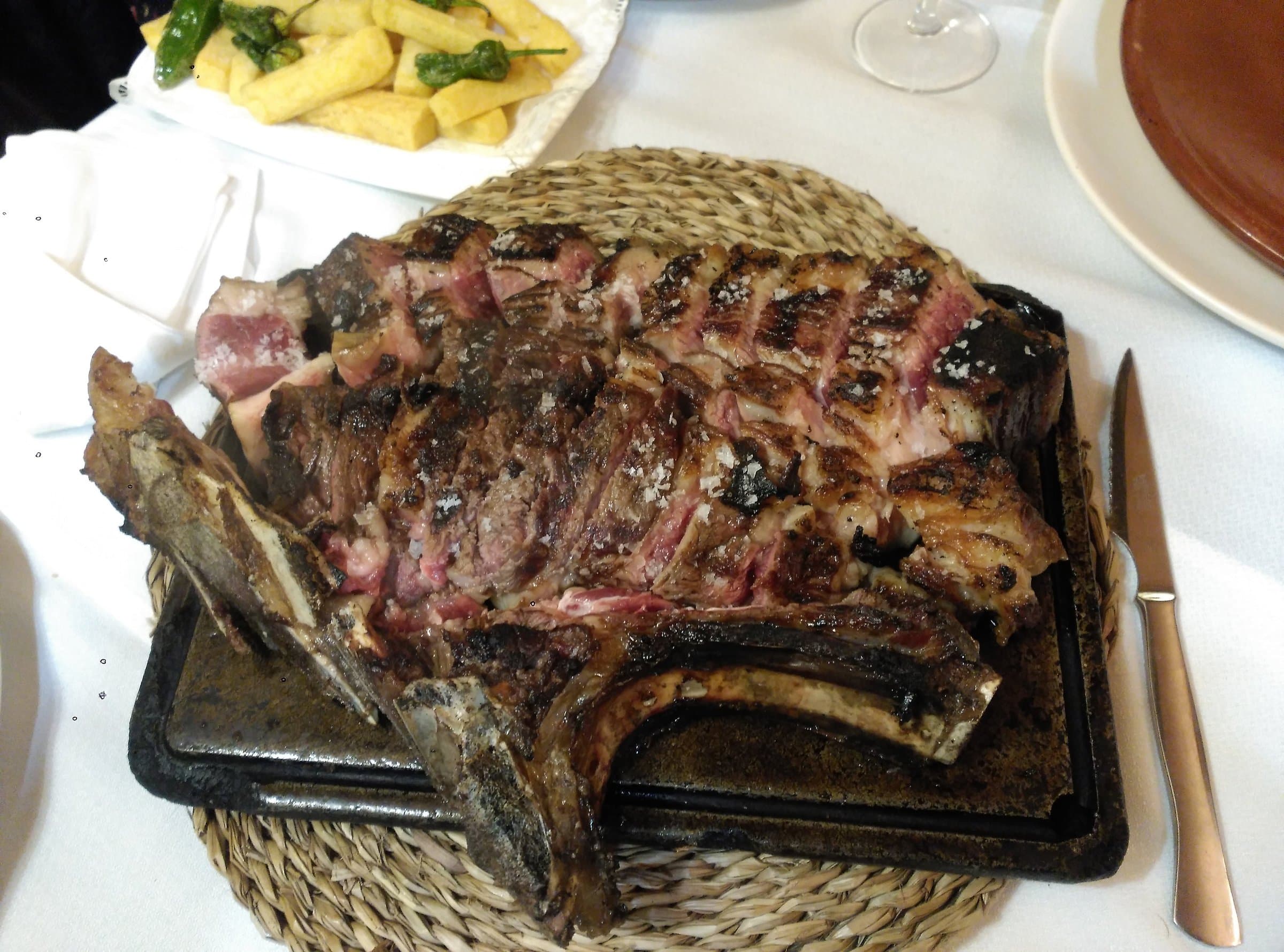 Chuletón madurado a la brasa en Badalona